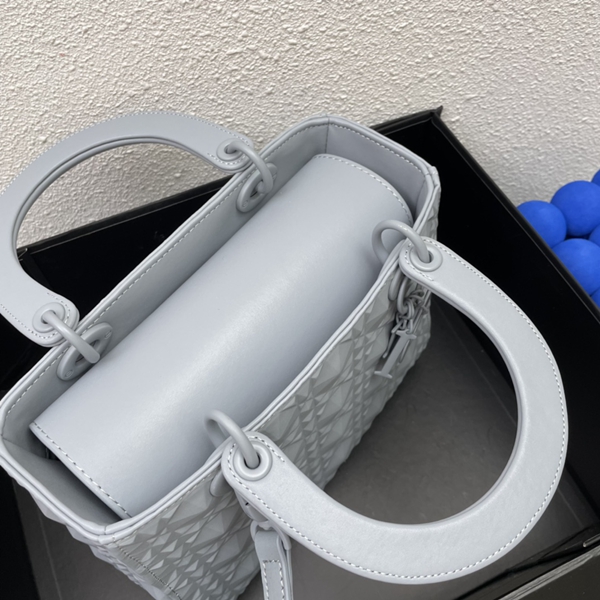 ディオールバッグ着用イメージ